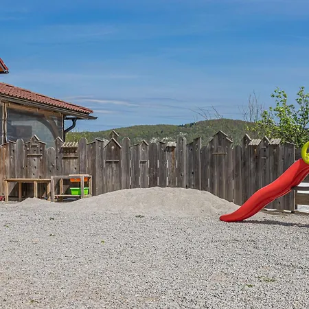 Fun & Games Homestead Lukec - Happy Tatil Evi Kostel