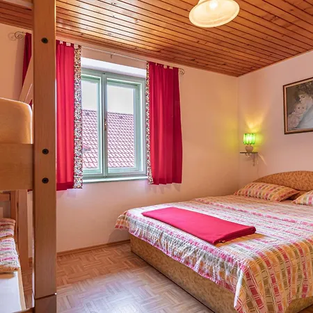 펜션 Lukceva Domacija Pocitniska Hisa - Happy