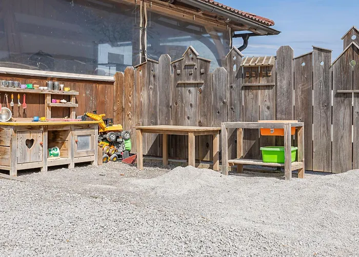 Fun & Games Homestead Lukec - Happy Rentals *