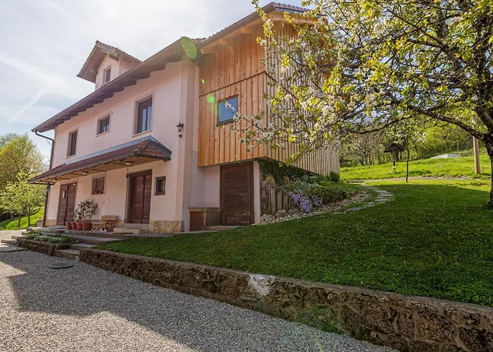 Lukceva Domacija Pocitniska Hisa - Happy *